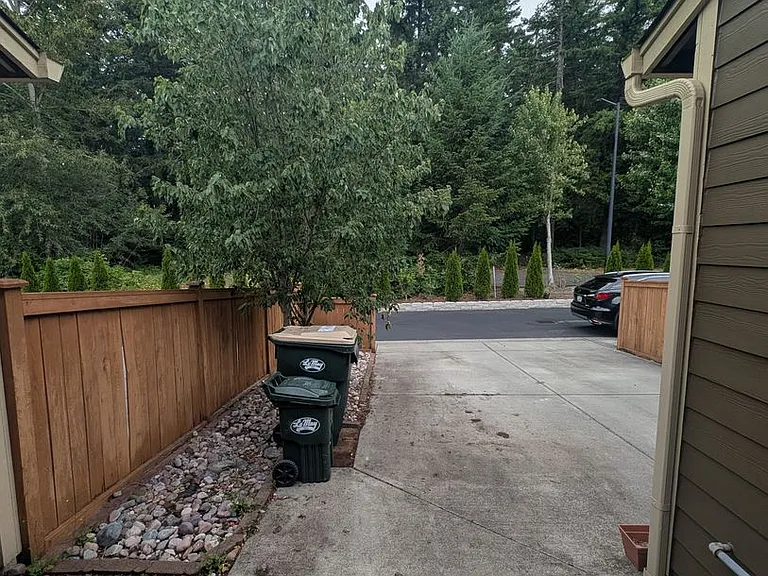 7302 Hayworth Ave NE — Photo 34