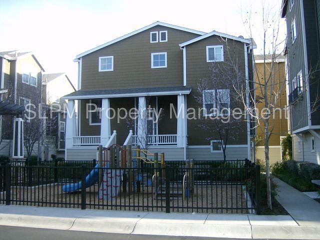 1st image of 664 Mesa Cir