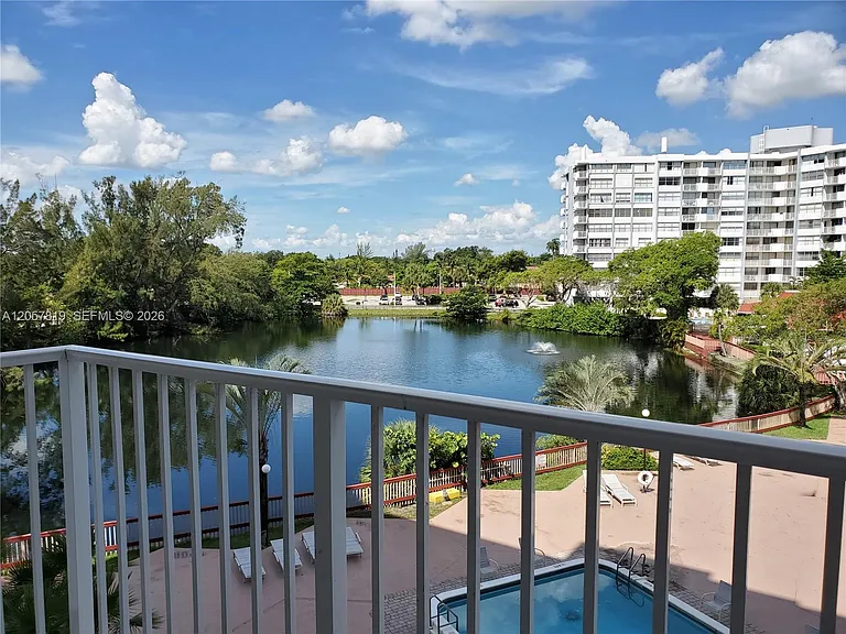 1300 NE Miami Gardens Dr #419E — Photo 1