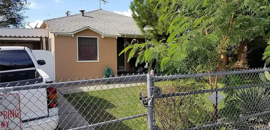 2 bed, 700 sqft, $2,200 — Photo 1