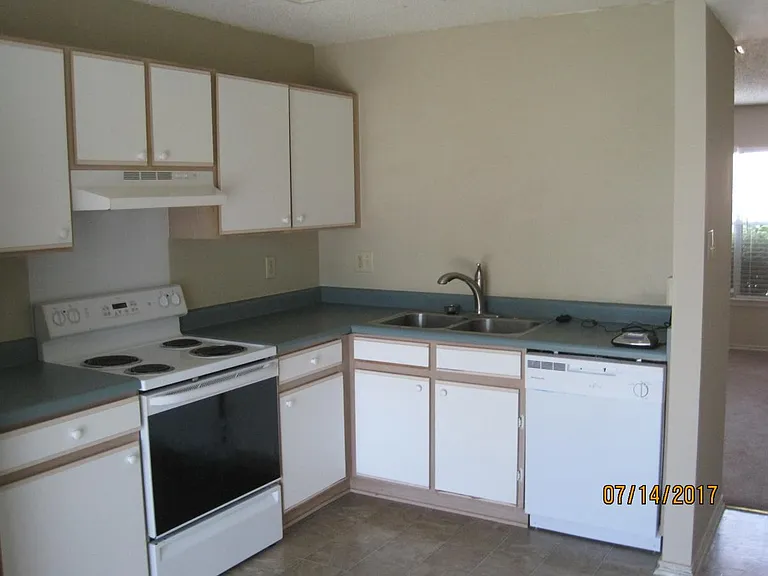 4906 Kenton Lake — Photo 11