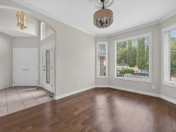 5th image of 52 NE Sandstone Ridge Cres