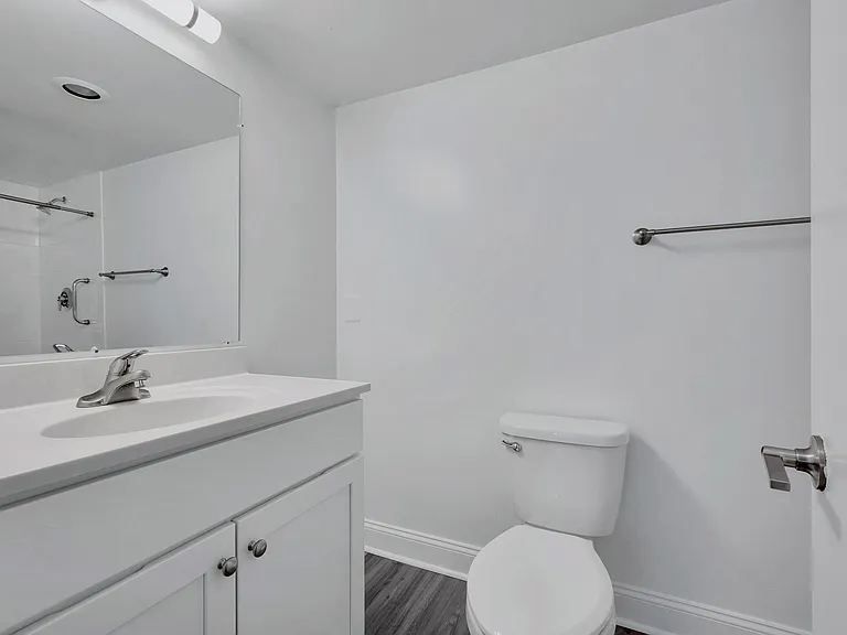 The Warwick Apartments — Photo 16