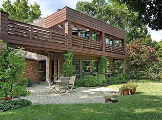 18 Muirwood Dr, Glen Ellyn, IL 60137