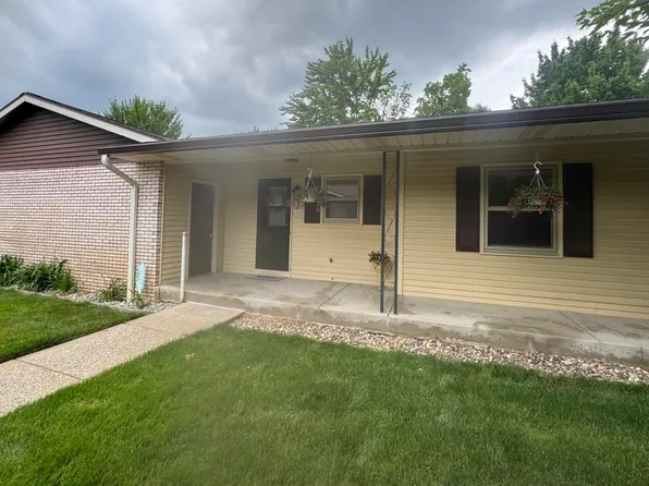 7337 Grove Dr, Jenison, MI 49428