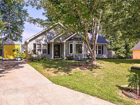 3rd image of 16 Glendale Oaks Ct