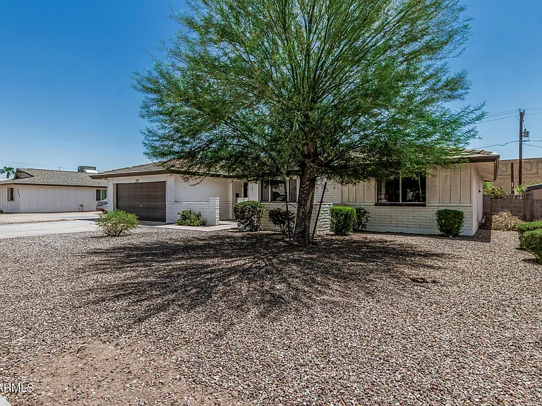 1213 E Riviera Dr — Photo 3