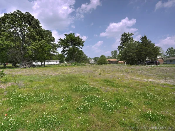 809 NE 5th St, Wagoner, OK 74467