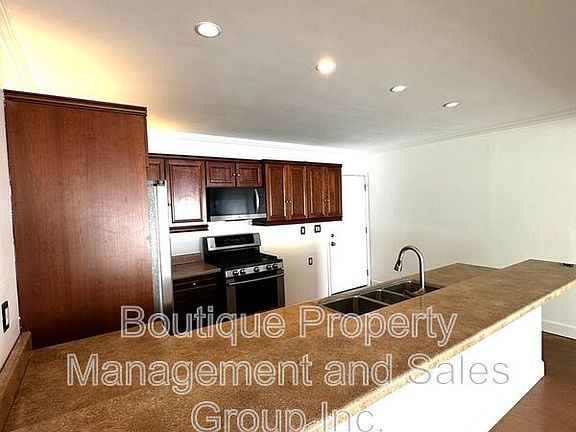 4th image of 2285 Santa Ana Ave