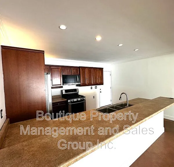2285 Santa Ana Ave — Photo 4