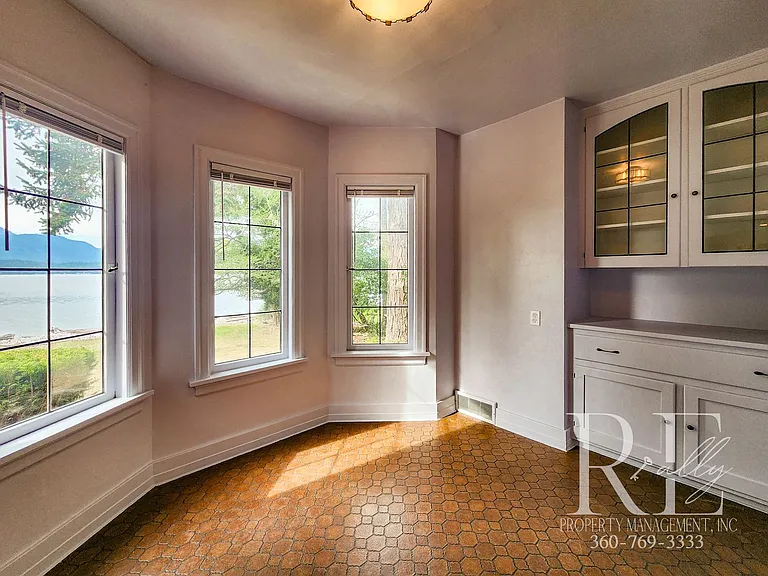 9051 Sunset Ln NW — Photo 16