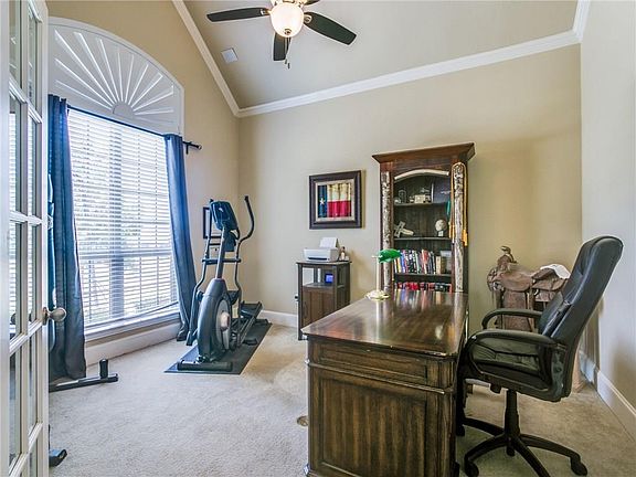3rd image of 7814 Glen Hollow Ln