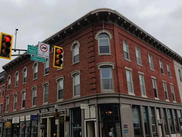 387 Main St — Photo 8