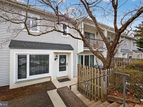 202 E Chelsea Cir, Newtown Square, PA 19073