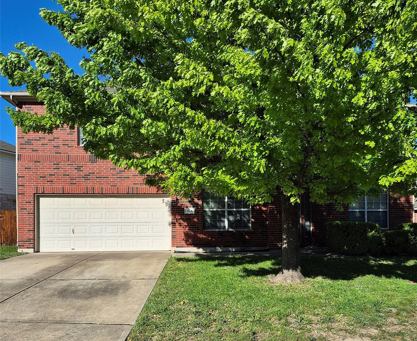 6 bed, 4.5 bath, 3726 sqft, $3,295 — Photo 2