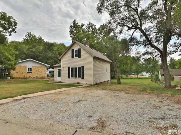 305 W East St, Weeping Water, NE 68463