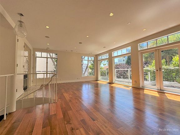 2nd image of 1055 Lombard St #C