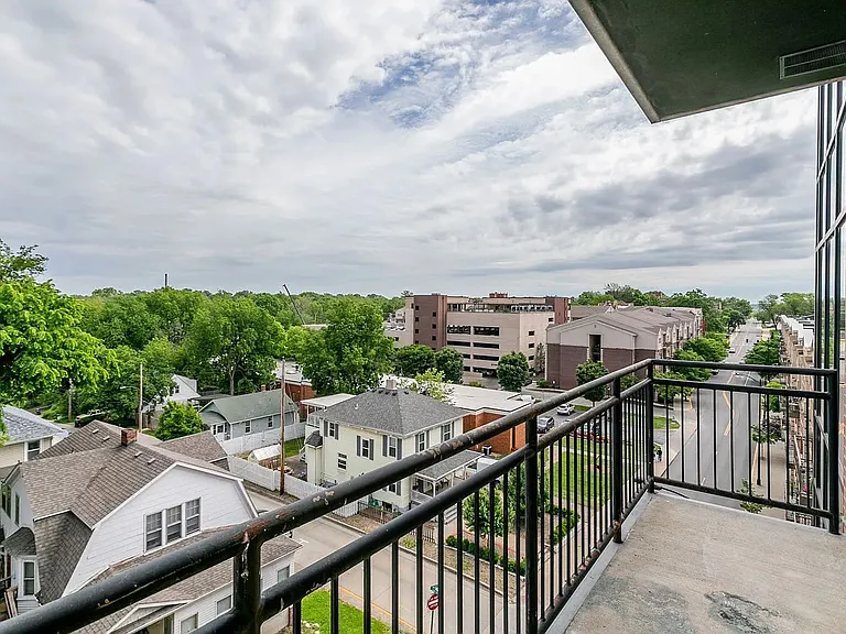 1200 E Walnut St — Photo 10