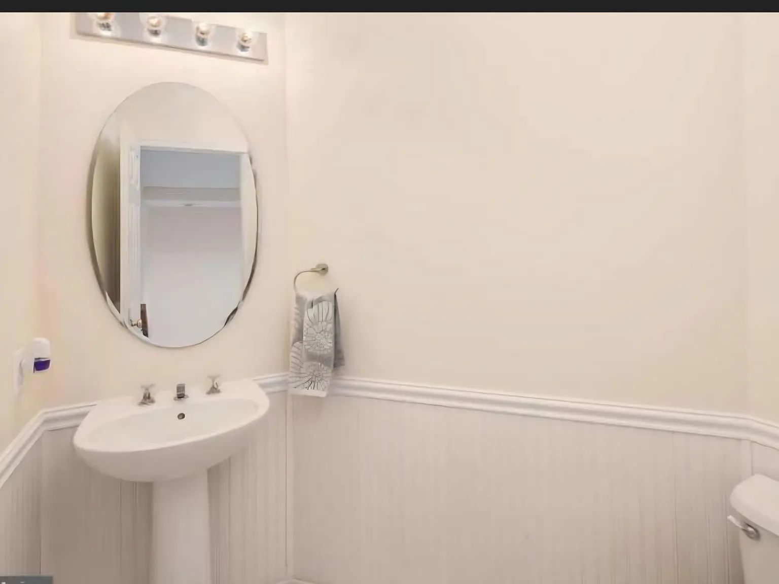 3 bed, 2388 sqft, $3,000 — Photo 2