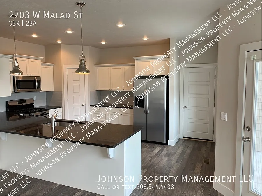 Contemporary Nearly New Townhome on the Boise Bench! Minutes to BSU, Downtown, and Freeway. — Photo 4