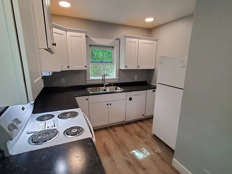 609 W Prospect Rd — Photo 5