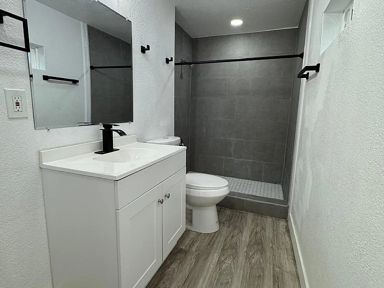 2033 E Washington Ave #C — Photo 10