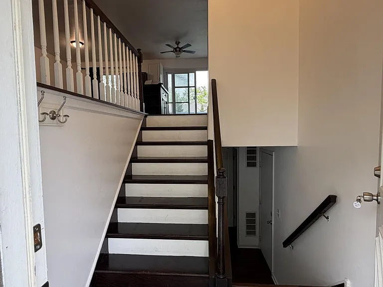 284 Hill Ave — Photo 3