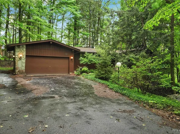 141 Tanglewood Dr W, Orchard Park, NY 14127