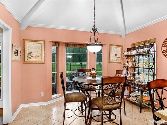 5th image of 10481 Meadowview Dr