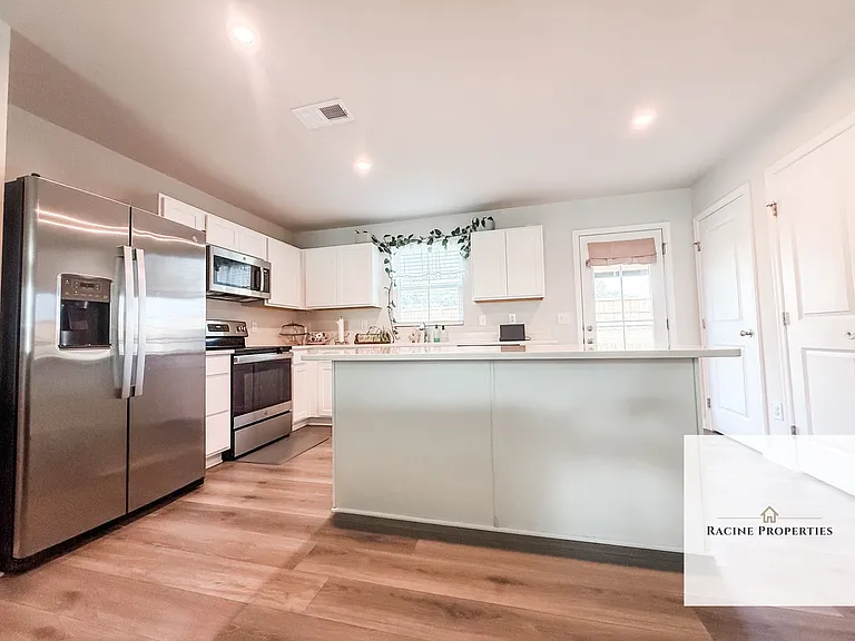 624 Batchomble Ln — Photo 6