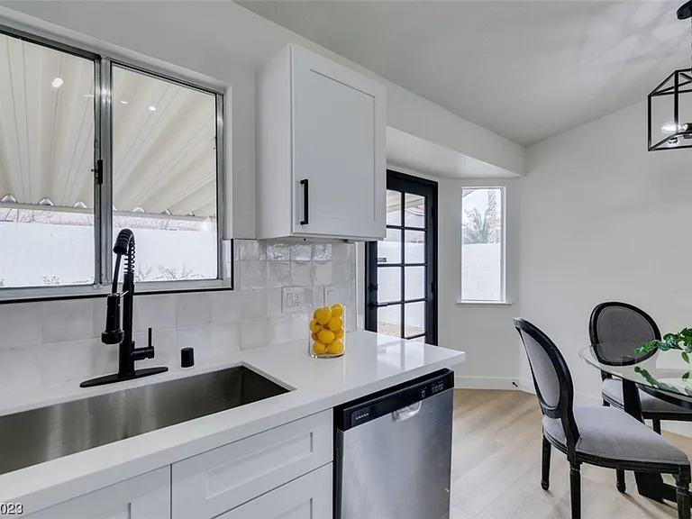 598 Jackson Dr — Photo 11