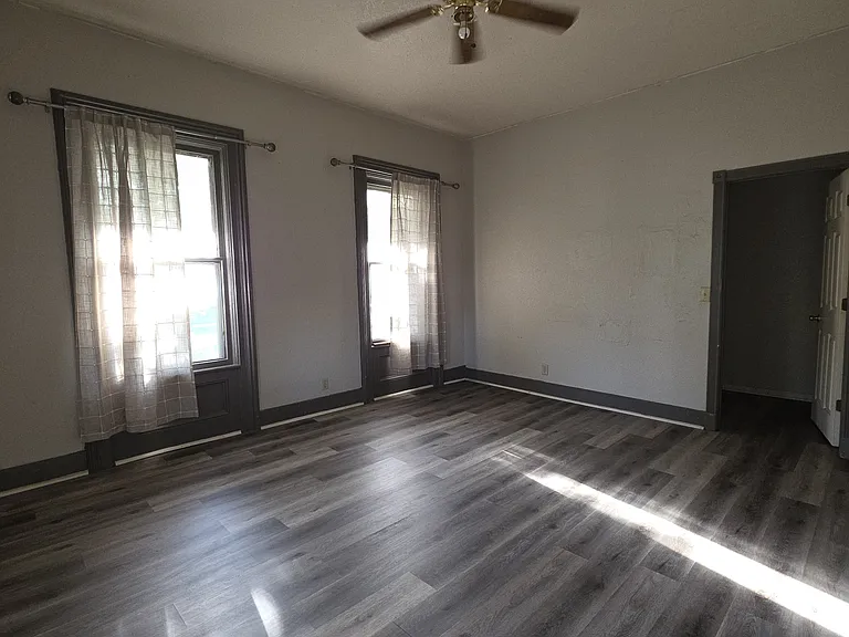 107 W 1st St #2 — Photo 5