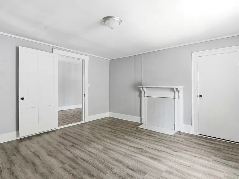 925 Elm St — Photo 10