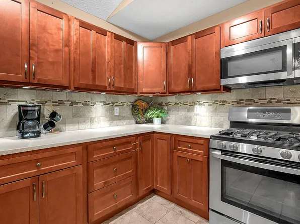 6125 Pelican Pointe Unit 304, Columbus, OH 43231