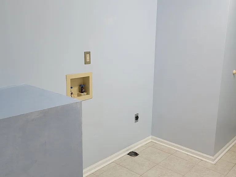111 Gilford Ter — Photo 2