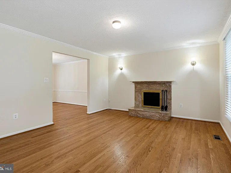 9708 Locust Hill Dr — Photo 13