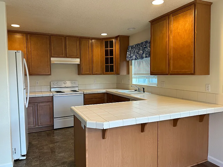 4047 Thoroughbred Ave SE — Photo 37