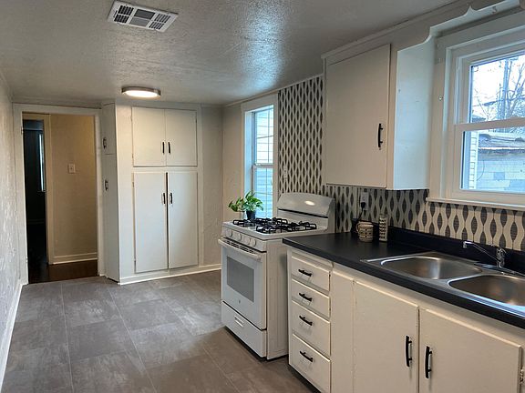 3rd image of 4711 N College Ave