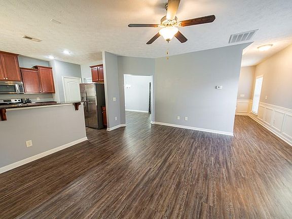5th image of 77 Brentwood Dr