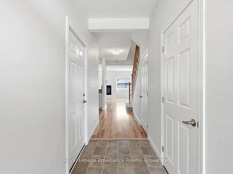16 Ledgerock Ct — Photo 3