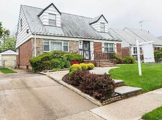 33 Kalda Ave, New Hyde Park, NY 11040