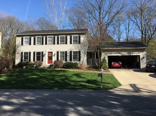 2526 Cascade Springs Dr SE, Grand Rapids, MI 49546
