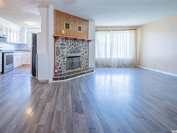 2nd image of 32 Clarke AVENUE