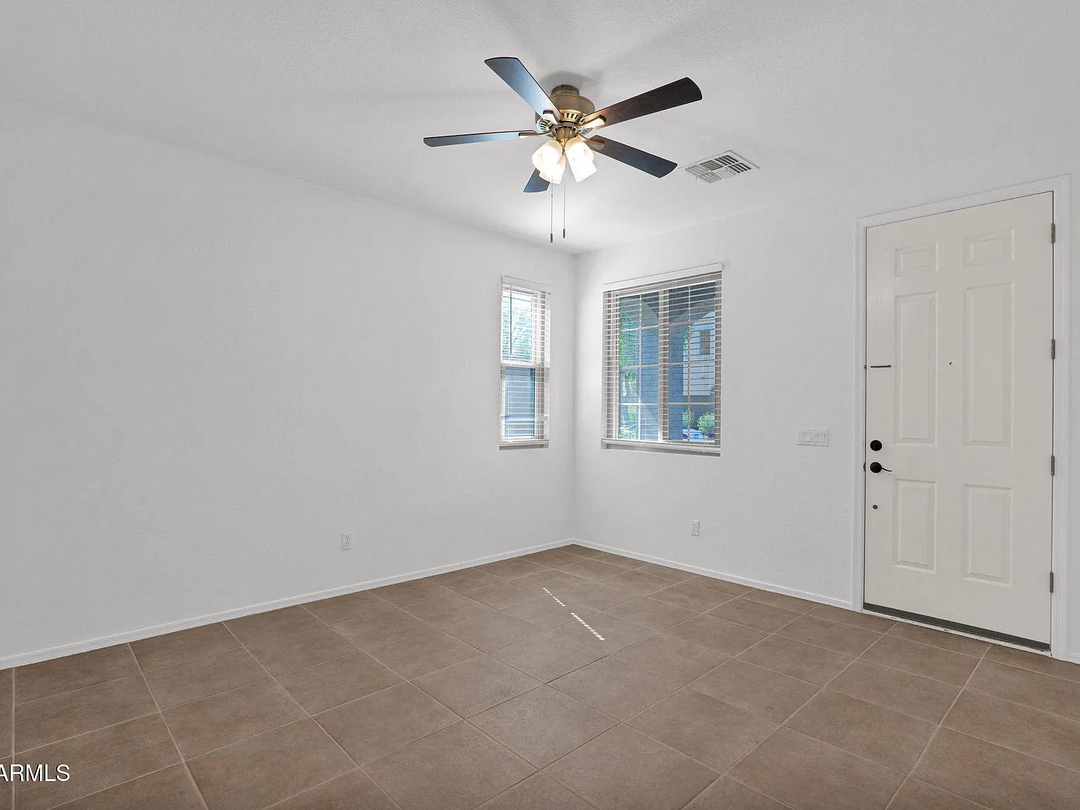 4 bed, 2.5 bath, 2006 sqft, $2,600 — Photo 4