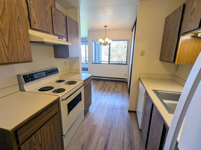 Kitchen with dishwasher