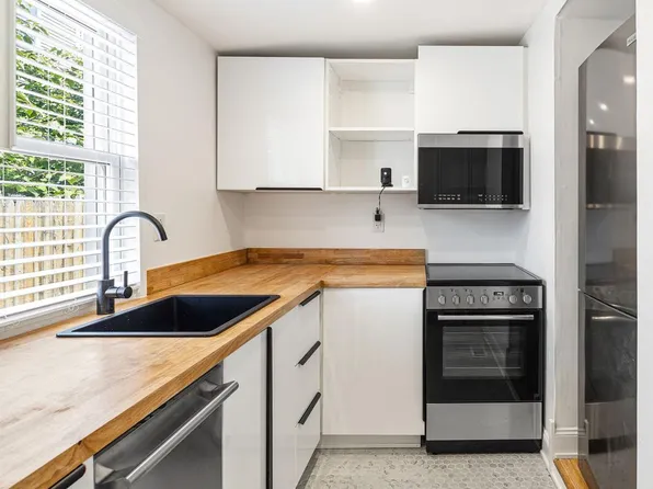 3929 Brandywine St, Philadelphia, PA 19104