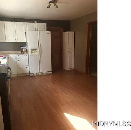 3rd image of 1010 Belmont Ave
