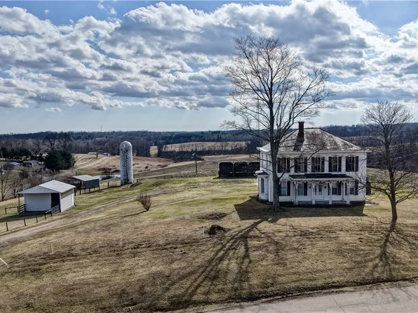 6040 Pinecrest Dr, Zanesville, OH 43701