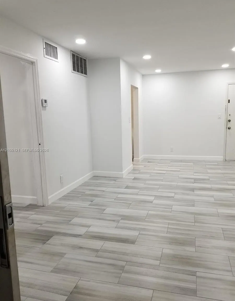 River Shores Condo — Photo 3