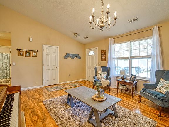 5th image of 171 Stockbridge Dr